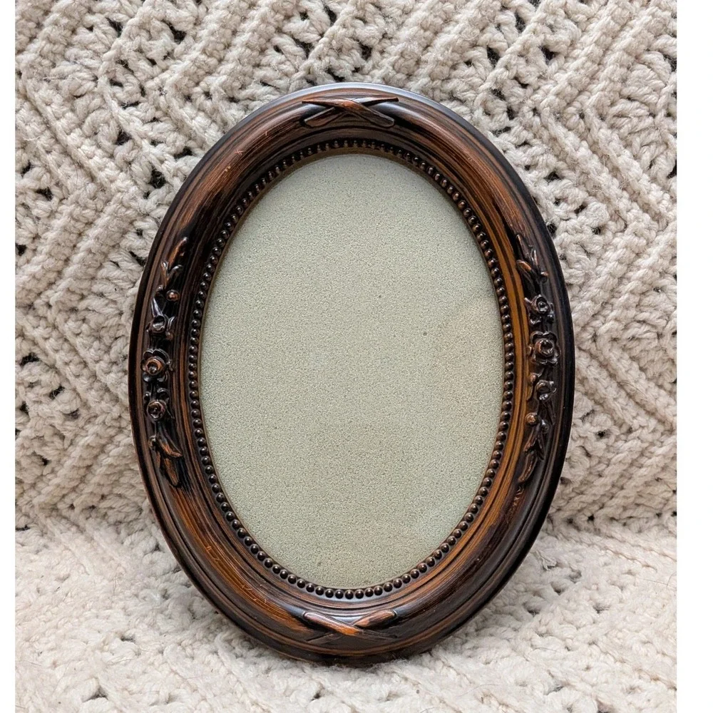 Vintage Style Oval Picture Frame 5x7 Faux Wood Grain Plastic Floral Ornate
